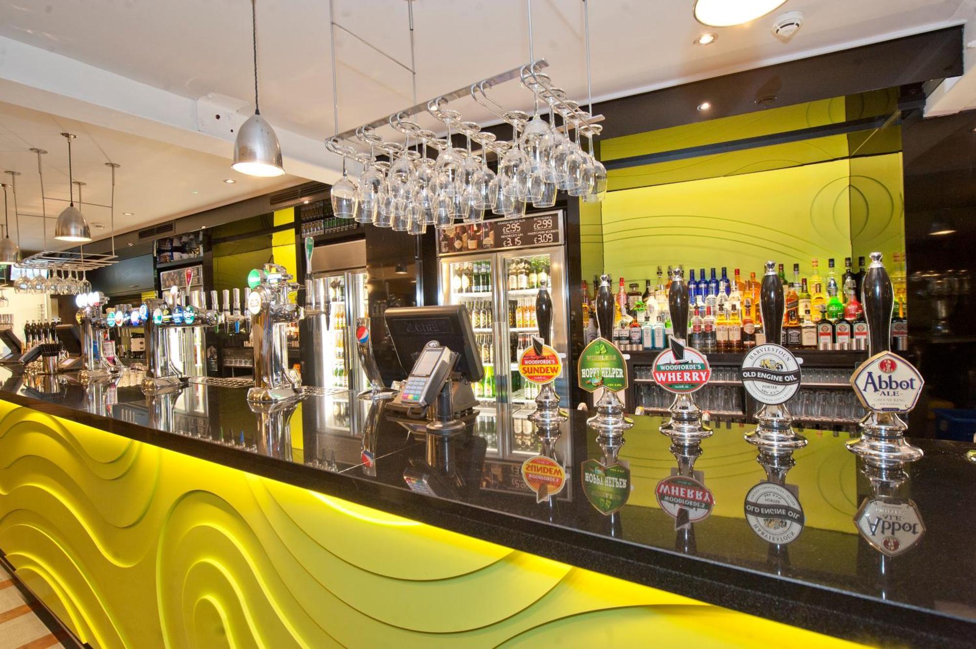 The King'S Head Hotel Wetherspoon Beccles Exteriör bild
